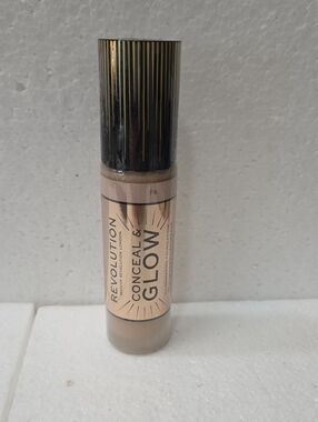 Revolution Conceal & Glow Liquid Concealer Foundation - F6 Beige